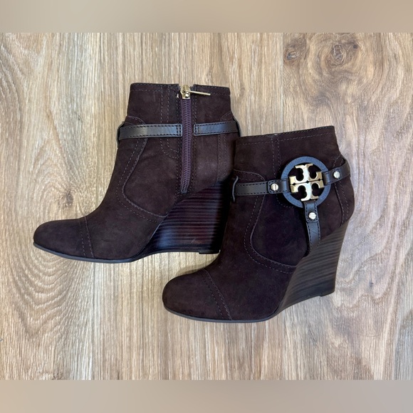 Dark Brown Suede Wedge Ankle Booties with Gold Logo Hardware Size 5 M LNC